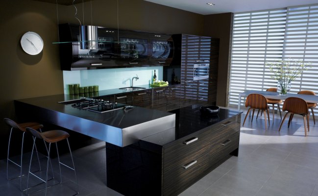 Кухня в тёмном оттенке зебрано