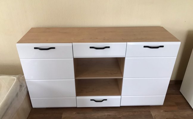 Белый глянцевый комод