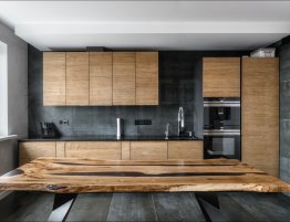 Купить Небольшая прямая кухня с высокими навесными шкафами в каталоге По фактуре