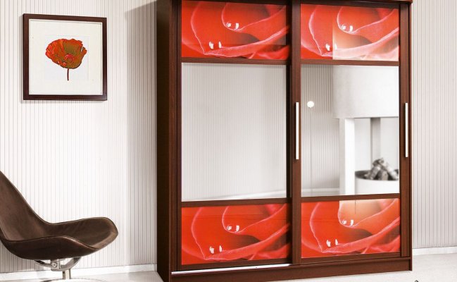 Шкаф-купе красный с зеркалом 