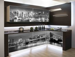 Купить Небольшая угловая кухня с фотопечатью на нижних и верхних фасадах в каталоге Угловые