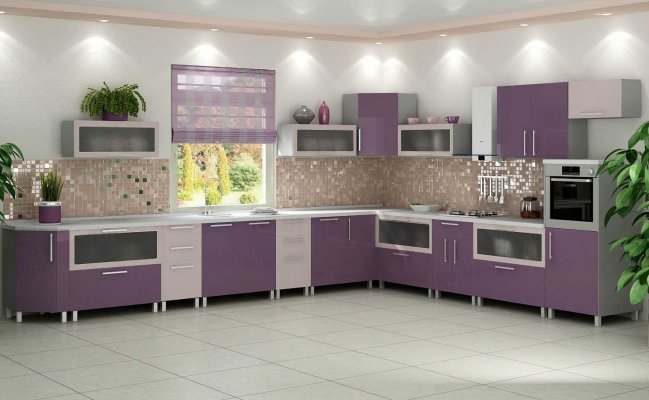 Угловая кухня в фиолетовом цвете и фартуком мозайкой