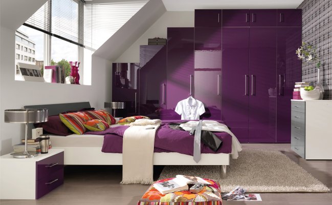 Шкаф распашной глянцевый