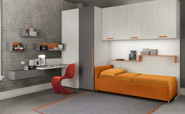 Шкаф-стенка с навесным столиком