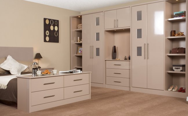 Встроенный шкаф-стенка для спальни