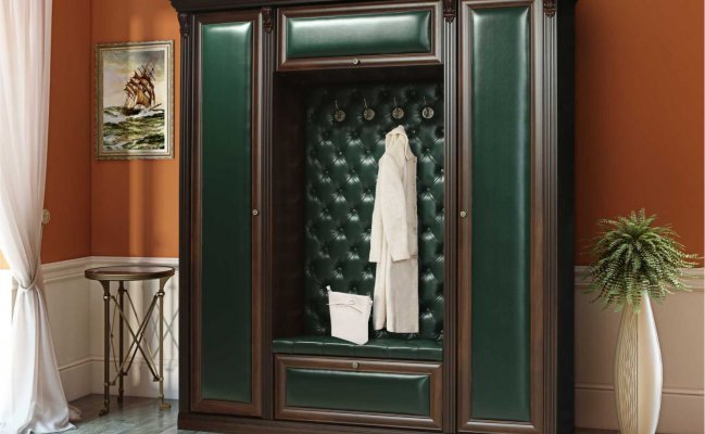 Шкаф для прихожей из натурального дерева