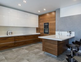 Купить Угловая кухня с комбинированными фасадами  в каталоге Акриловые