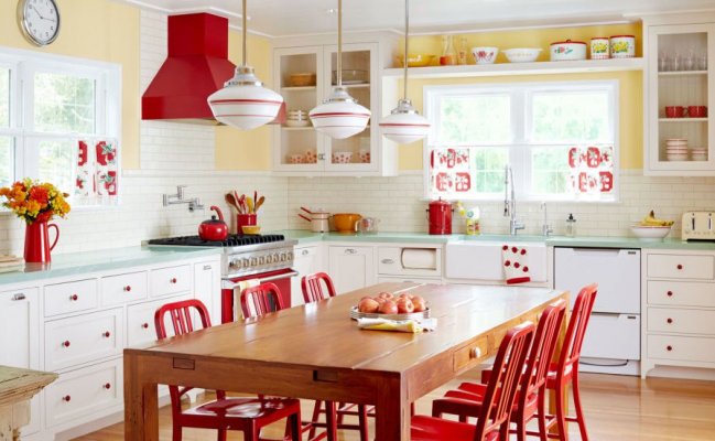 Белая кухня в ретро стиле