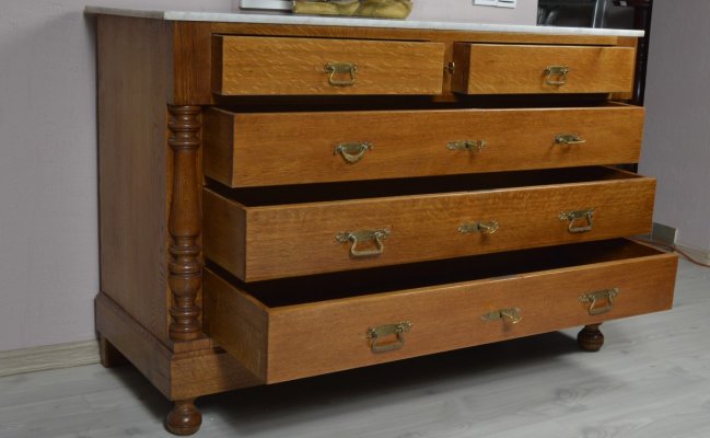 Комод с мраморной столешницей