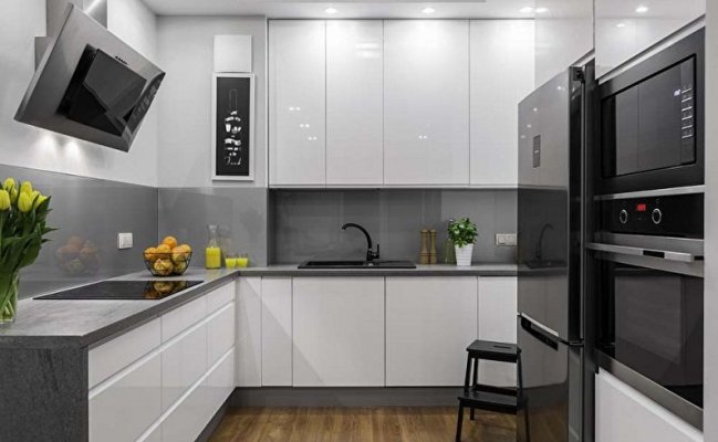 Серая глянцевая кухня в стиле минимализм