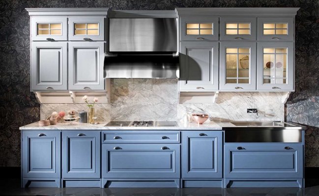 Прямая кухня из массива дерева