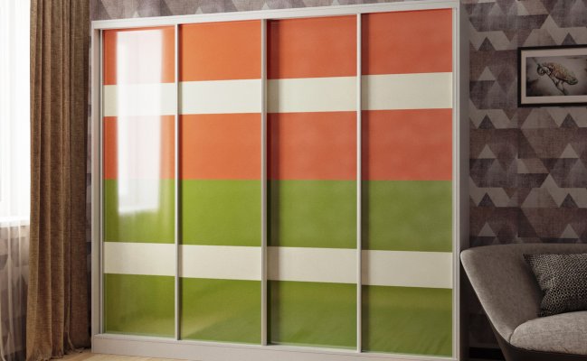 Шкаф-купе с оранжевой и зеленой полосой