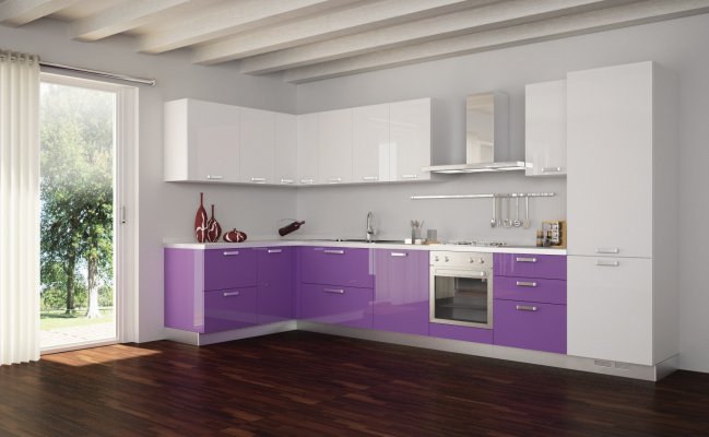 Угловая кухня в бело-сиреневом цвете