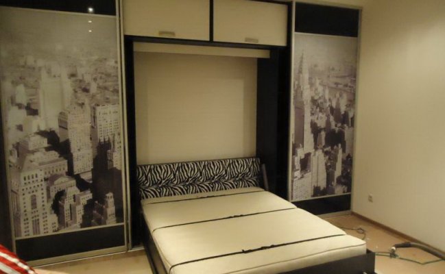 Встроенный шкаф-кровать с фотопечатью на фасадах