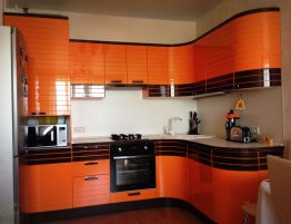 Купить Кухня в оранжевом цвете с черными полосками в каталоге Из пвх