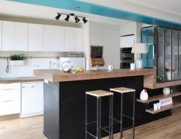 Продажа Белая кухня в стиле хай-тек с большой черной барной стойкой в каталоге Купить Белая кухня в стиле хай-тек с большой черной барной стойкой в каталоге